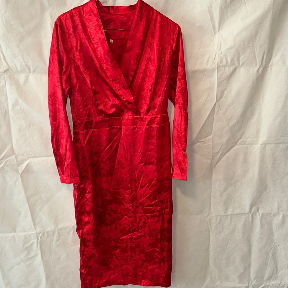 Elegant Red Long-Sleeve Dress